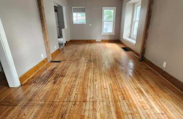 Three Bedroom Single Family Home! Gallery 3