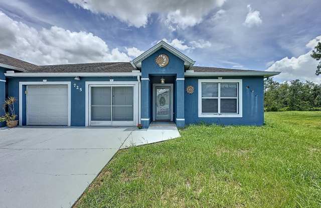 Beautiful Home with Cable and Internet Included photos photos