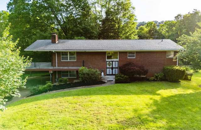 5005 Custis Lane photos photos