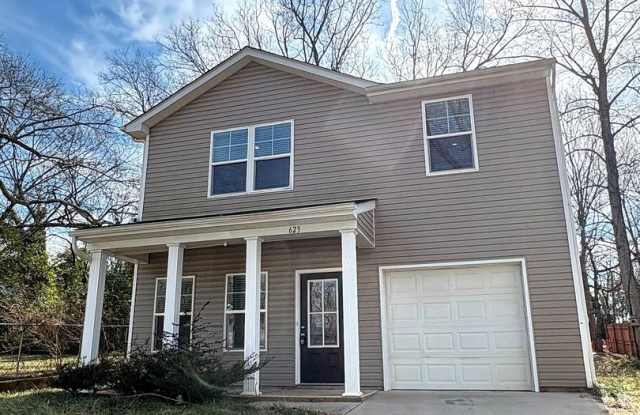 Beautiful 3BR 2.5BA Home w/ Full Appliance Kitchen • Garage Parking in Shelby photos photos