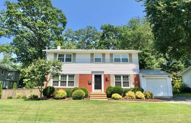 8426 COTTAGE STREET Gallery 2