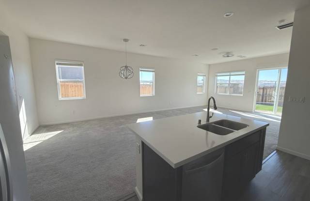 Beautiful 3 Bedroom Home Gallery 4
