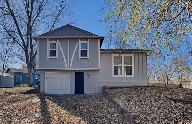 Charming 3-Bed Home in Lees Summit with Garage photos photos Charming 3-Bed Home in Lees Summit with Garage photos photos