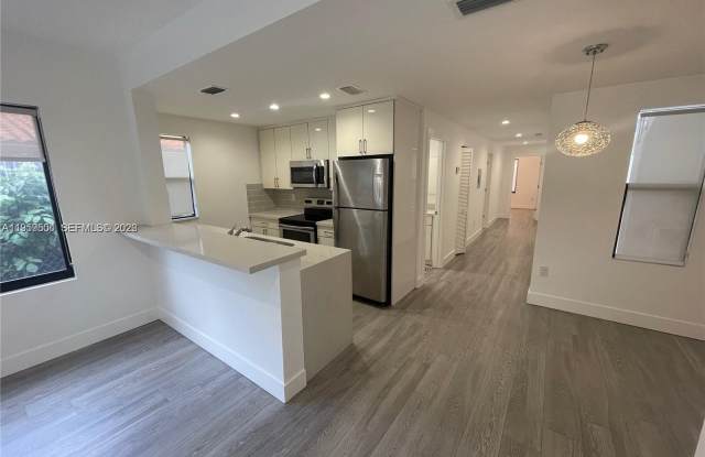 1637 SW 10th St photos photos