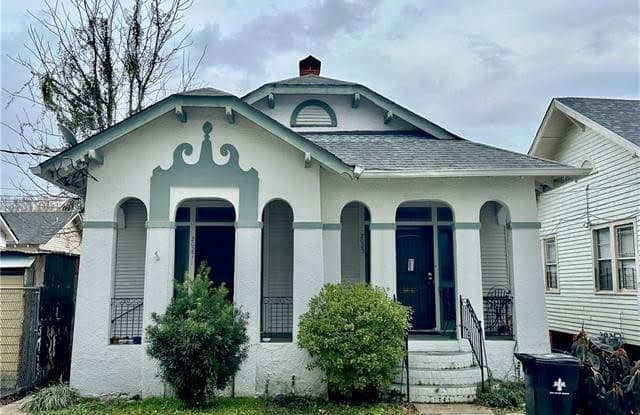 2027 LOWERLINE Street - 2027 Lowerline Street, New Orleans, LA 70118