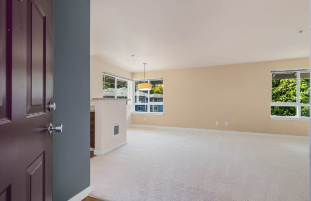 Top Floor 1 Bedroom Condo in Great Location Gallery 3