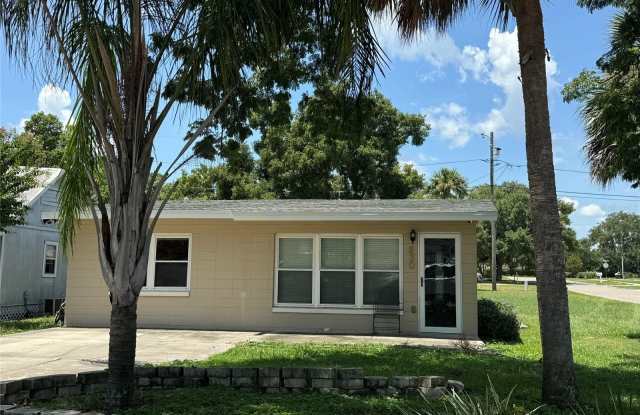 930 SCHOOL STREET - 930 School Street, Clermont, FL 34711
