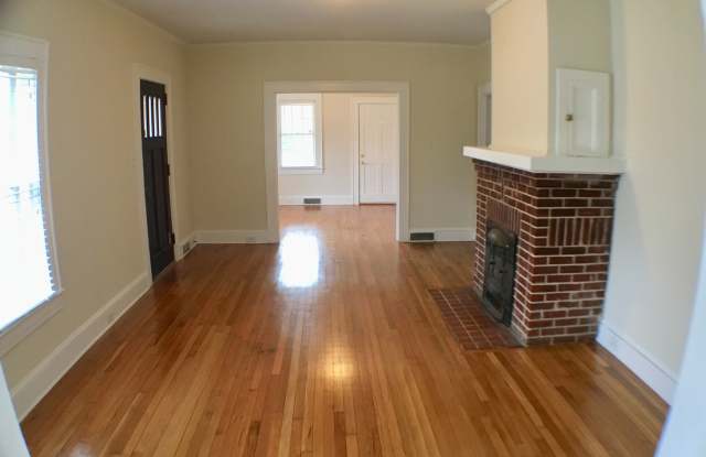 Great 3BR/2BA brick home, walking distance to WFU! Gallery 4