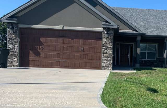 3 Bedroom, 2 Bathroom Townhouse in Savannah School District - 11659 Ridgeway Court, Andrew County, MO 64505 3 Bedroom, 2 Bathroom Townhouse in Savannah School District - 11659 Ridgeway Court, Andrew County, MO 64505