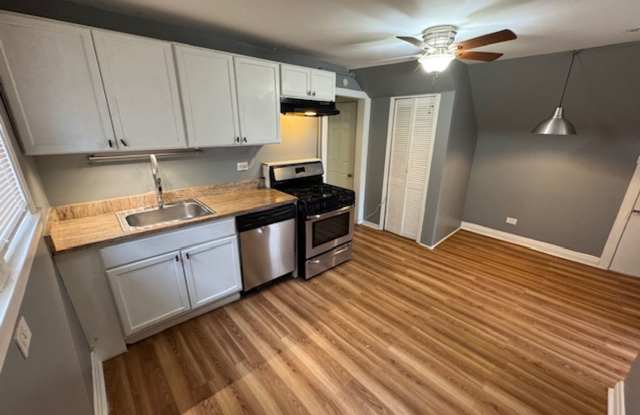 3452 W Irving Park photos photos