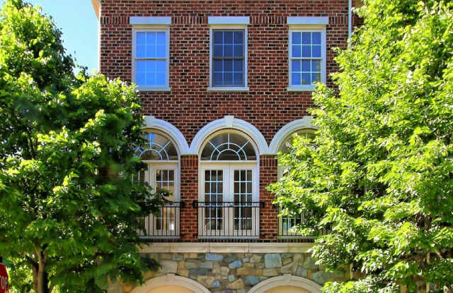 4902 DONOVAN DRIVE Gallery 2