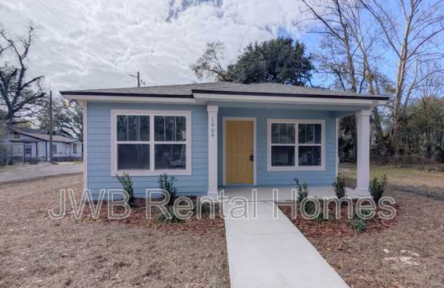 1404 23rd St W photos photos