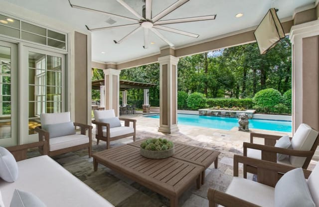 15 S Royal Fern Drive - 15 South Royal Fern Drive, The Woodlands, TX 77380