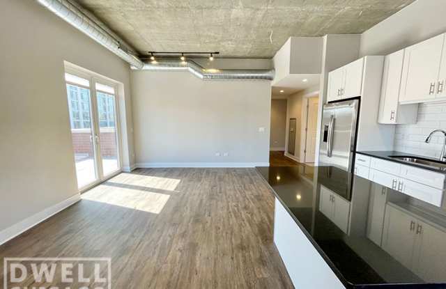 3845 N Broadway Gallery 3