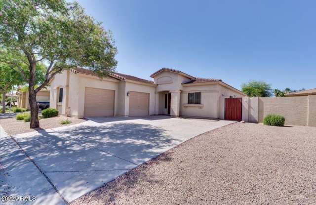 902 E MADELINE Drive Gallery 1