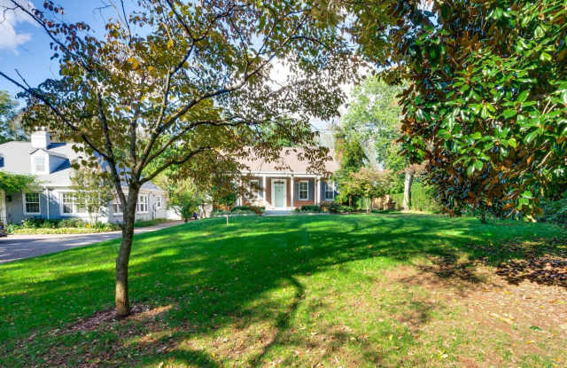 Charming 3BR/2BA home in the highly desirable Green Hills neighborhood! Gallery 1