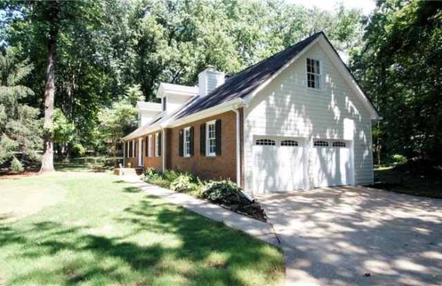 476 Club View Drive Gallery 2