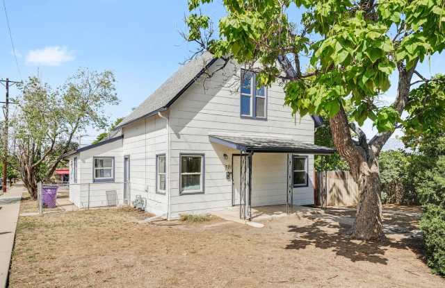 2 Bedroom 1 Bathroom Half Duplex in Denver's Villa Park Gallery 1