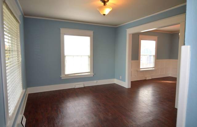 Updated Turn of the Century Craftsman in Tacoma! Gallery 3