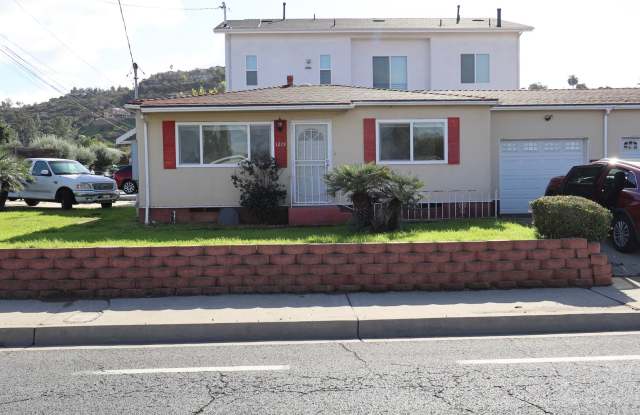 2 bedrooms 2 full bathrooms duplex in El Cajon City. photos photos