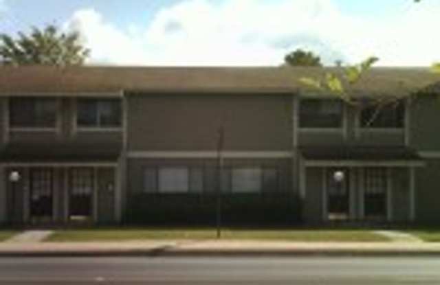 College Station - 2 bedrooms / 1.5 Bath - Fourplex for rent. Great location for students!! Gallery 1