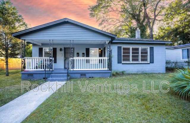 1123 E 70th St photos photos