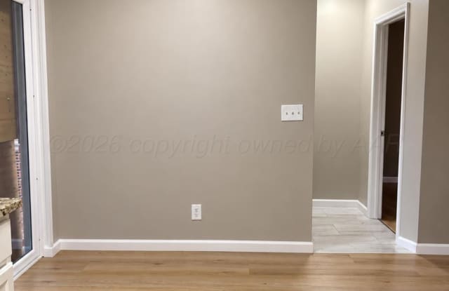 1512 Stubbs Street Gallery 2