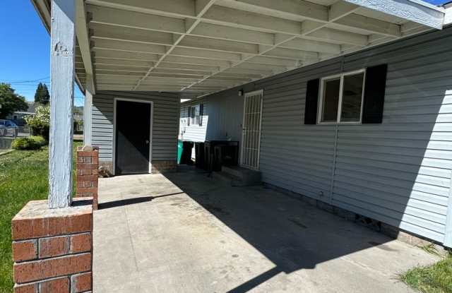 2bdrm, 1 bath duplex with carport and fenced yard photos photos