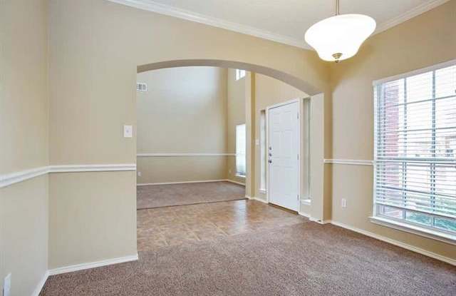 700 Mulberry Lane Gallery 2