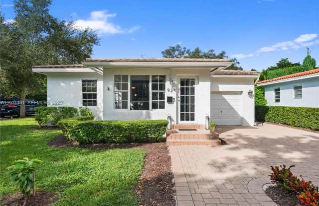 924 El Rado St - 924 El Rado Street, Coral Gables, FL 33134