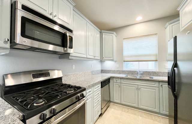 AVAILABLE NOW!!! Beautiful 3 Bedroom 2.5 Bathroom Home in Spanish Walk Community in Palm Desert Gallery 3