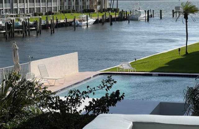 131 Shore Court - 131 Shore Court, North Palm Beach, FL 33408