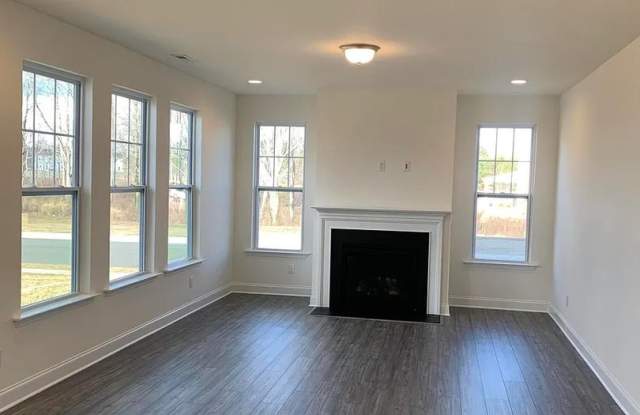 Room in 4 Bedroom Home at Hay Field Dr photos photos