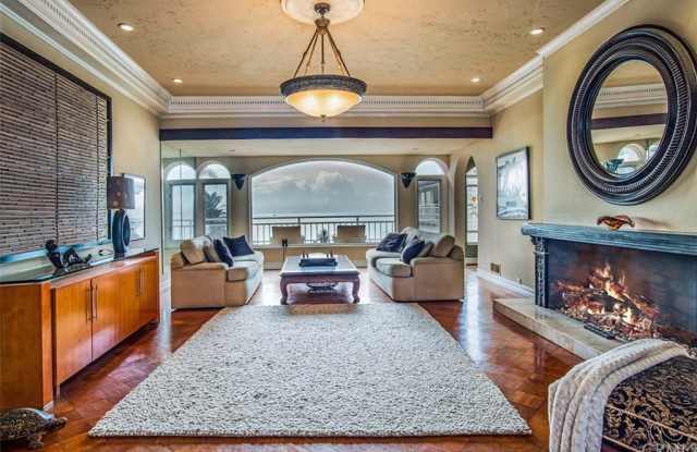 1800 Ocean Gallery 4