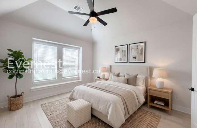 9701 Boathouse Drive Gallery 3