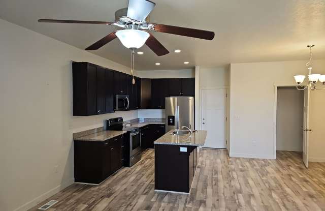 December Rent Free! 3 Bed/3.5 Bath Town Home for Rent in Bluffdale! Gallery 3