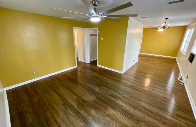 Freshly Renovated 2/1 in Marianna with Large Fenced Back Yard Gallery 3