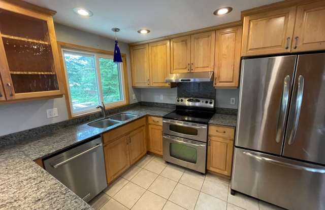 Fantastic and Spacious 3 Bedroom Home Close to the Beach! Gallery 2