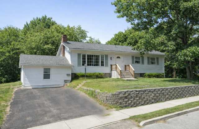 5 bedroom, 1.75 bathroom house (29 East Terrace) photos photos