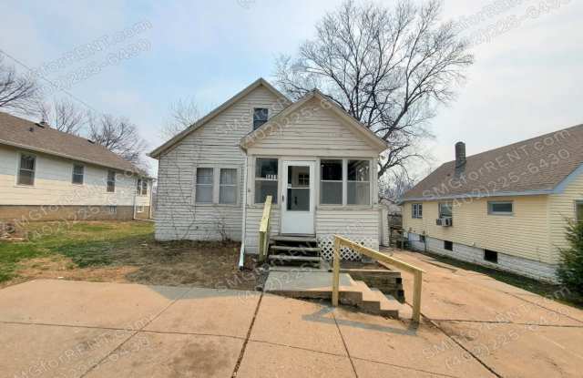 5823 Lake Street Gallery 1