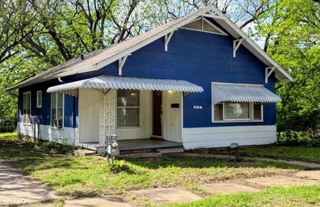 818 N Madison Ave photos photos