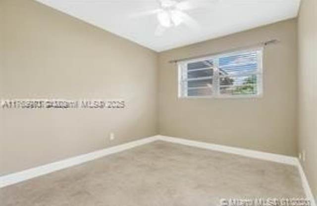 5391 W 9th Ln Gallery 4