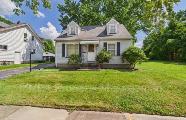 975 Glenwood St NE photos photos