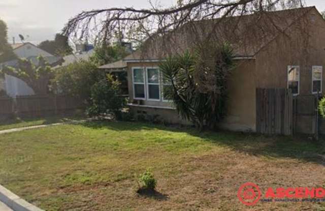 Cozy 3 Bedroom Home Off Truxtun and Oak! Gallery 3