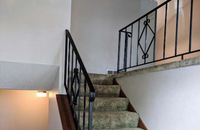595 Sandhurst Drive W Gallery 4