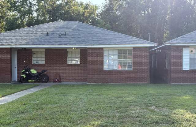 209 Lawler Avenue lot: B Gallery 1