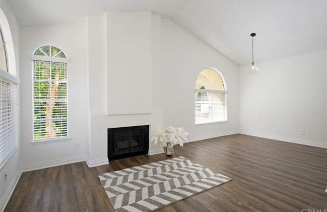84 Costero Aisle Gallery 4