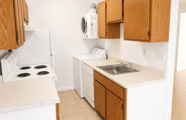 2026 Move-In Special – $500 LEASE SIGNING BONUS!! Cozy 1-Bedroom Apartment with W/D & Parking in Southeast DC photos photos