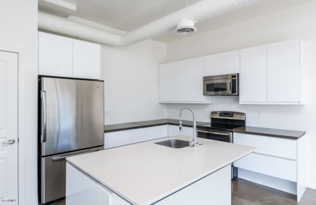 4832 N WOODMERE FAIRWAY -- Gallery 3