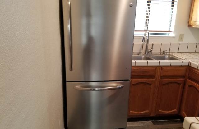 Sumaya Condo 2 Bed/2 bath with Fireplace. Includes washer and dryer - 402 Watson Street, Monterey, CA 93940